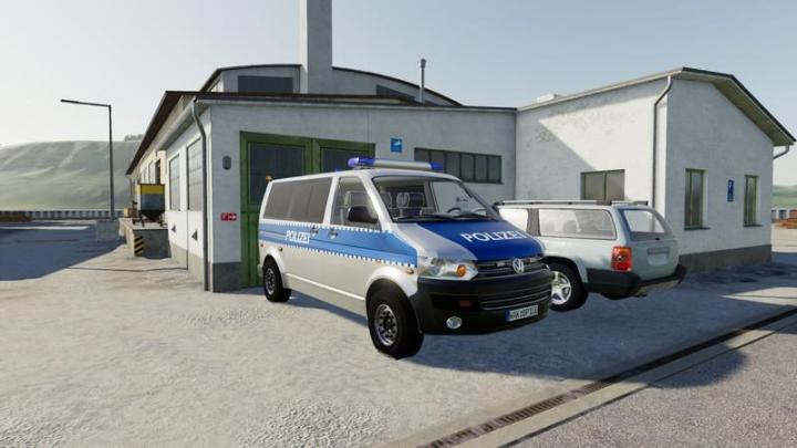 FS19 - Volkswagen T5 Police And Customs With Universal Passenger V2.0